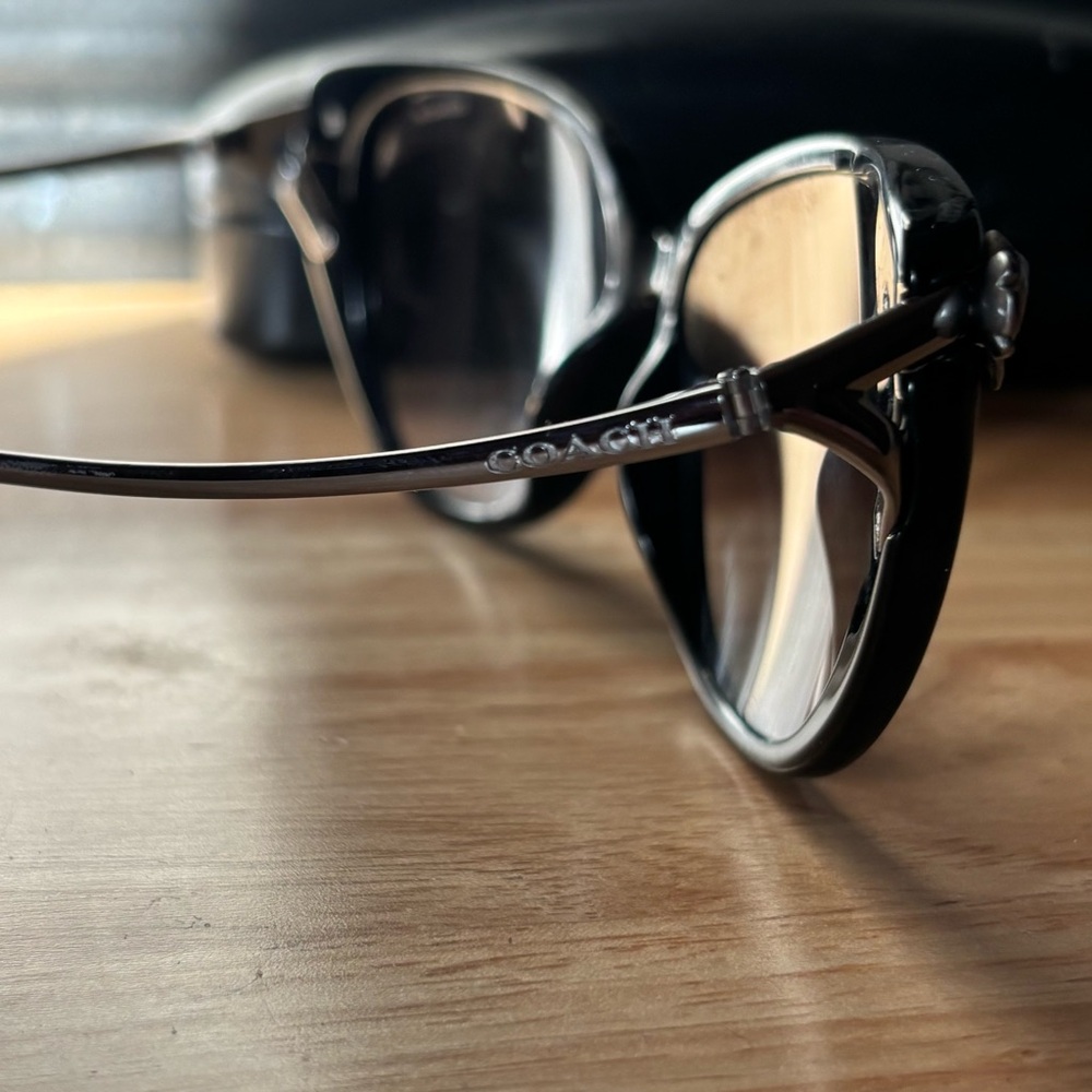 Coach Woman’s Black Tea Rose Sunglasses. Cat Eye Shape - Picture 6 of 14